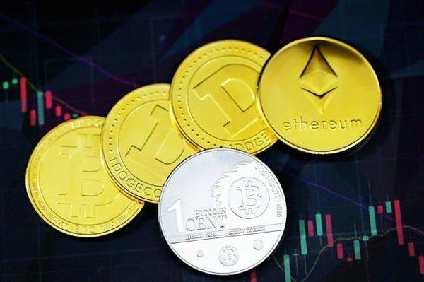 Décryptage des Cryptomonnaies : Un Guide Complet pour les Débutants